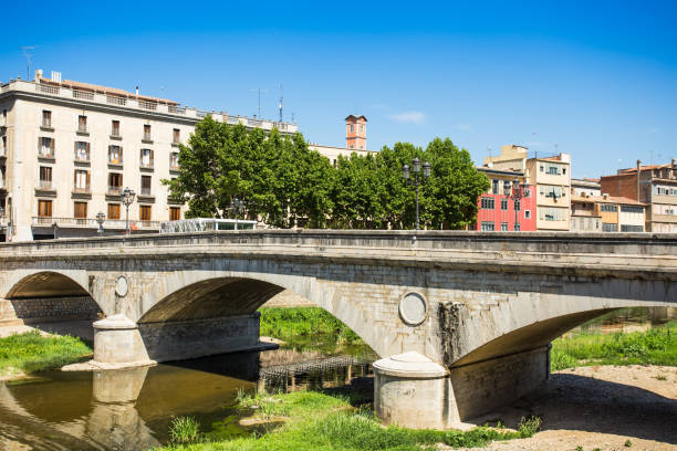 istock Stone bridge of Girona 910814752