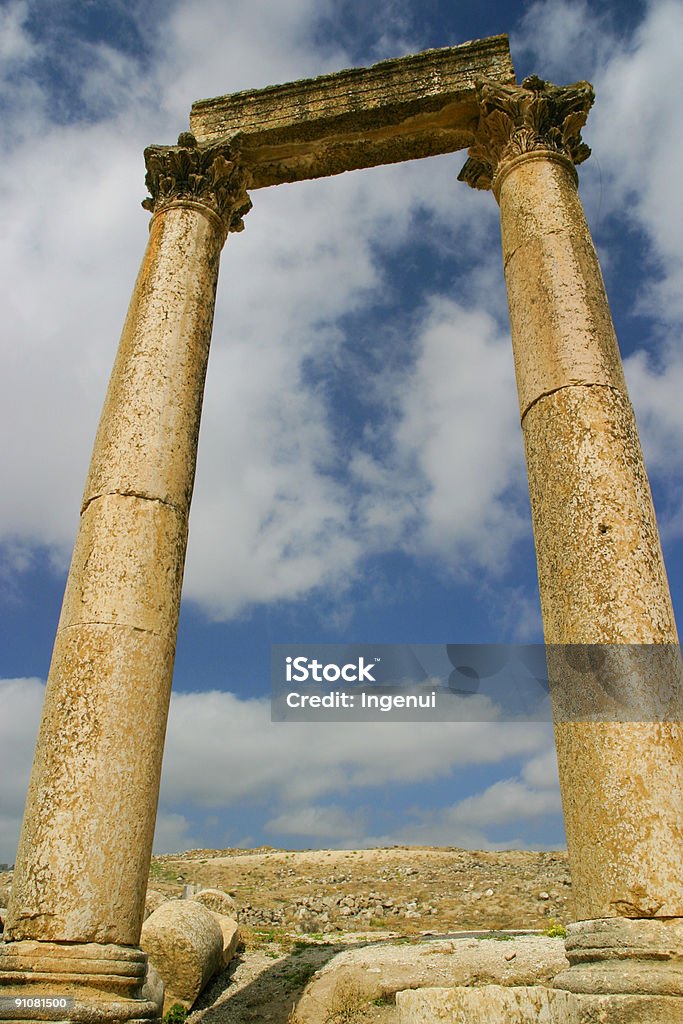 Colonne di Jerash - Foto stock royalty-free di Jerash