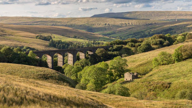 istock Dent Head Viaduct, North Yorkshire, UK 910817976