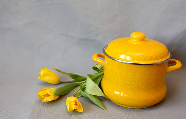 istock Yellow saucepan and tulips 91084051