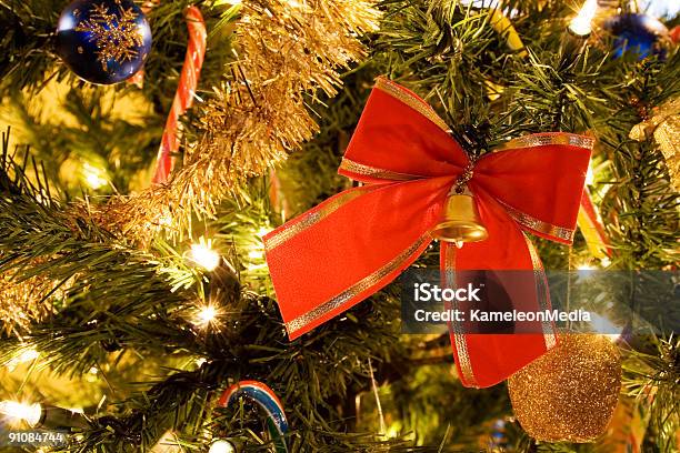Árbol De Navidad De Cinta Foto de stock y más banco de imágenes de Adorno de navidad - Adorno de navidad, Aguja - Parte de planta, Celebración - Ocasión especial