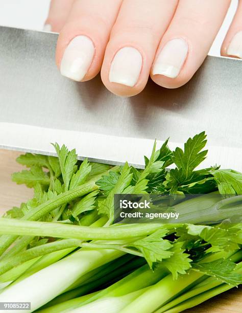 Salat Zubereitung Stockfoto und mehr Bilder von Blattgemüse - Blattgemüse, Farbbild, Fingernagel