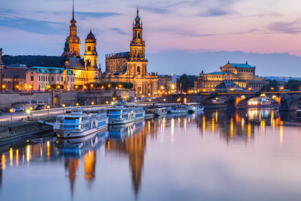 dresden city skyline panorama at elbe river and augustus bridge, dresden, saxony, germany - bressanone imagens e fotografias de stock