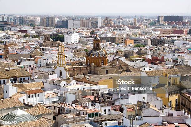 Sevilha Vista Da Cidade Com A Igreja De Santa Cruz - Fotografias de stock e mais imagens de Andaluzia - Andaluzia, Barroco, Casa