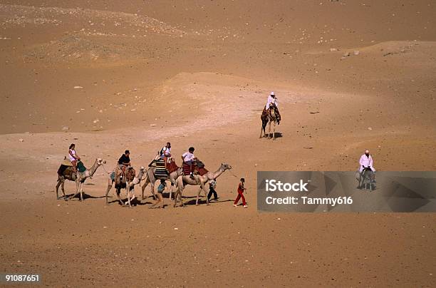 Camel Riders Stockfoto und mehr Bilder von Alles hinter sich lassen - Alles hinter sich lassen, Besichtigung, Eine Person