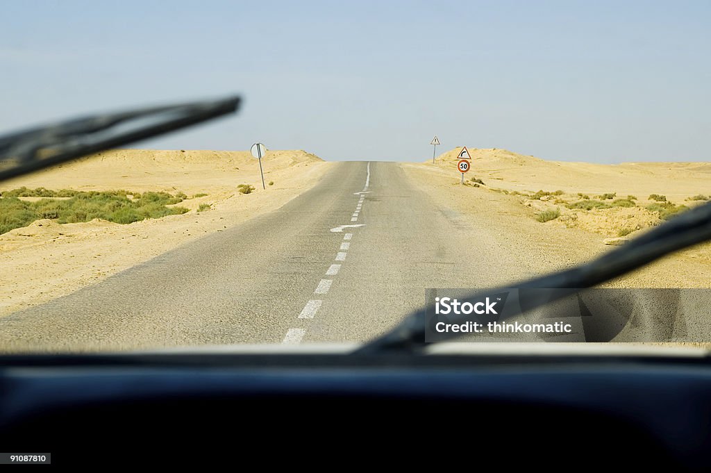 Вождение автомобиля по пустыне - Стоковые фото Rally Car Racing роялти-фри