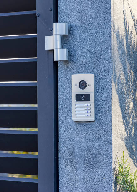 istock Video intercom in the entry of a house 910879986