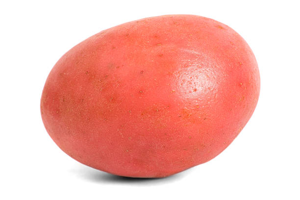 desiree czerwony ziemniak skośne - raw potato red potato red vegetable zdjęcia i obrazy z banku zdjęć