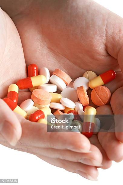 薬を大幅に女性手 2 つ - アスピリンのストックフォトや画像を多数ご用意 - アスピリン, カプセル剤, カラー画像