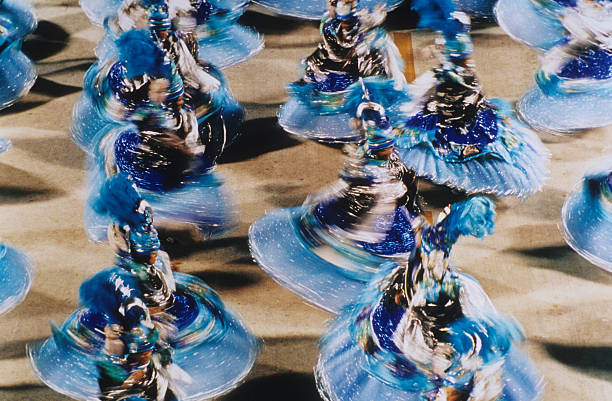 carnaval no rio de janeiro - rio de janeiro carnival samba dancing dancing - fotografias e filmes do acervo
