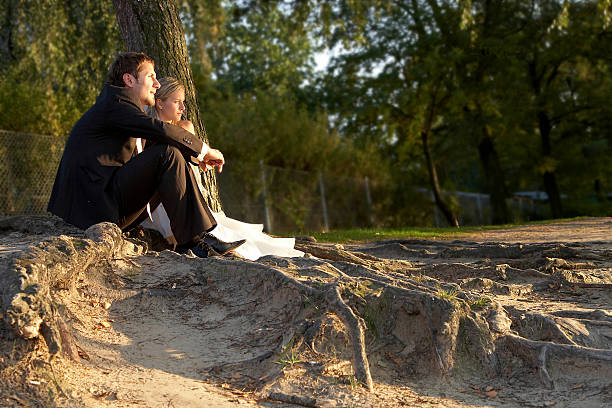 dopo il matrimonio - tree harmony couple trust foto e immagini stock