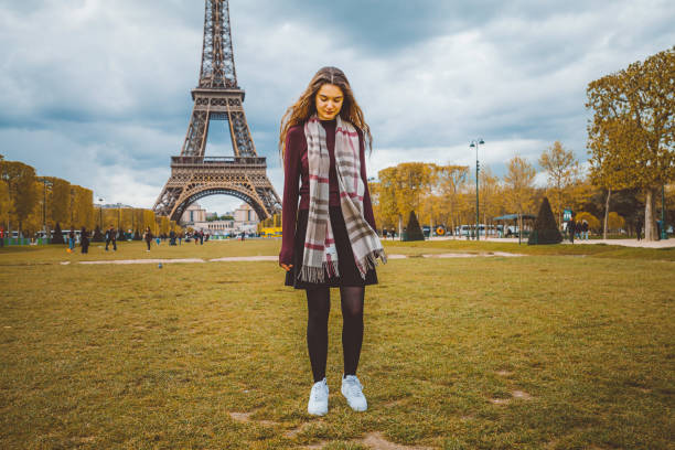 istock Young woman enjoying Paris 910895968