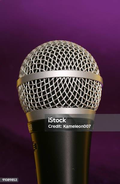 Foto de Microfone e mais fotos de stock de Cantor - Cantor, Discurso, Educação