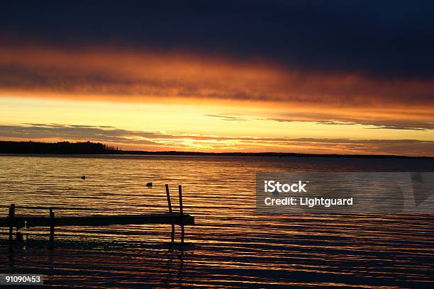 Noite É Diminuir - Fotografias de stock e mais imagens de Acampar - Acampar, Saskatchewan, Amarelo