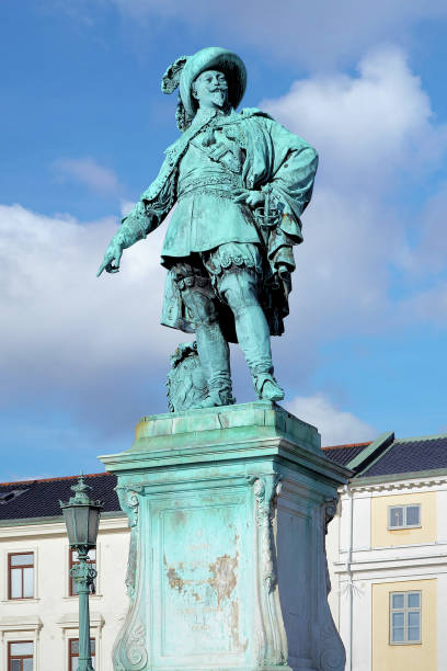 estatua de rey gustav ii adolf en gotemburgo, suecia - gustav ii adolf fotografías e imágenes de stock