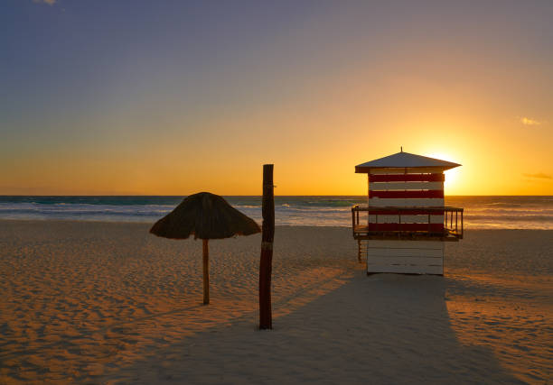 istock Cancun sunrise at Delfines Beach Mexico 910913064