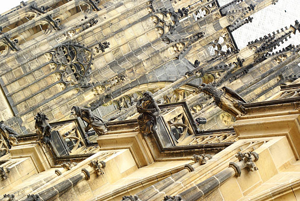 클라이밍 이 월스 - cathedral close up gargoyle prague 뉴스 사진 이미지