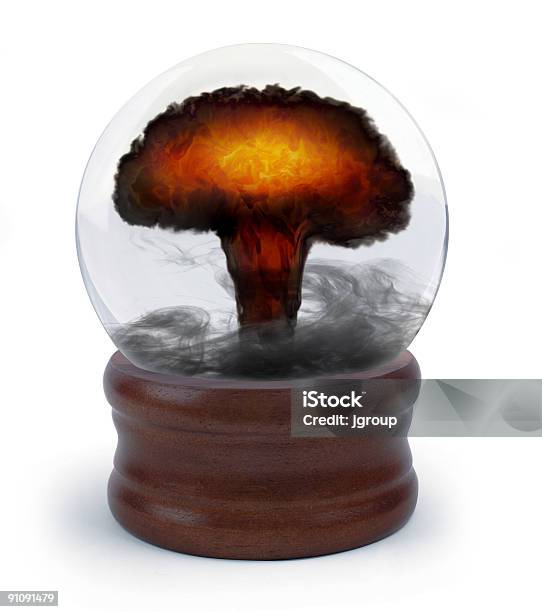 Nuclear Bola De Cristal Foto de stock y más banco de imágenes de Adivinación - Adivinación, Adivino, Arma nuclear