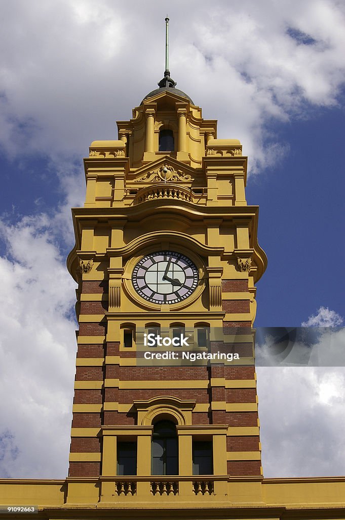 Torre della stazione di Flinders Str - Foto stock royalty-free di Architettura