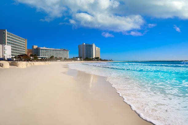 istock Cancun Forum beach Playa Gaviota Azul 910932282