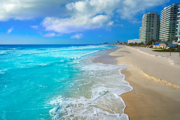 istock Cancun Forum beach Playa Gaviota Azul 910932512