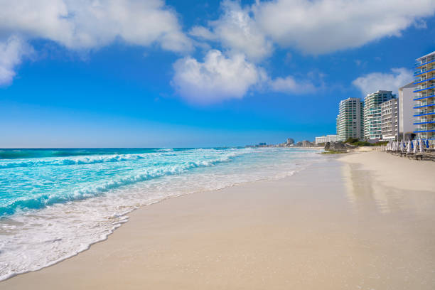 istock Cancun Forum beach Playa Gaviota Azul 910932878