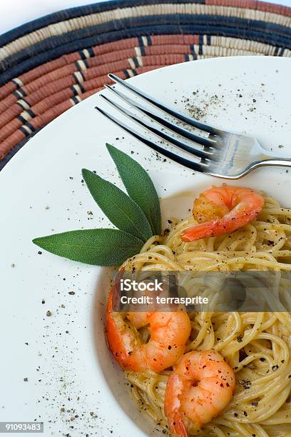 Foto de Camarões E Massas Series e mais fotos de stock de Almoço - Almoço, Café - Casa de comes e bebes, Comida