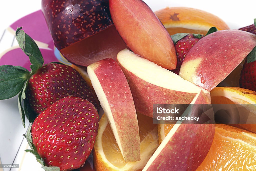 Regardant vers le bas sur une assiette de fruits frais - Photo de Agrume libre de droits