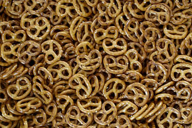 Pequeña pretzels con sal - foto de stock