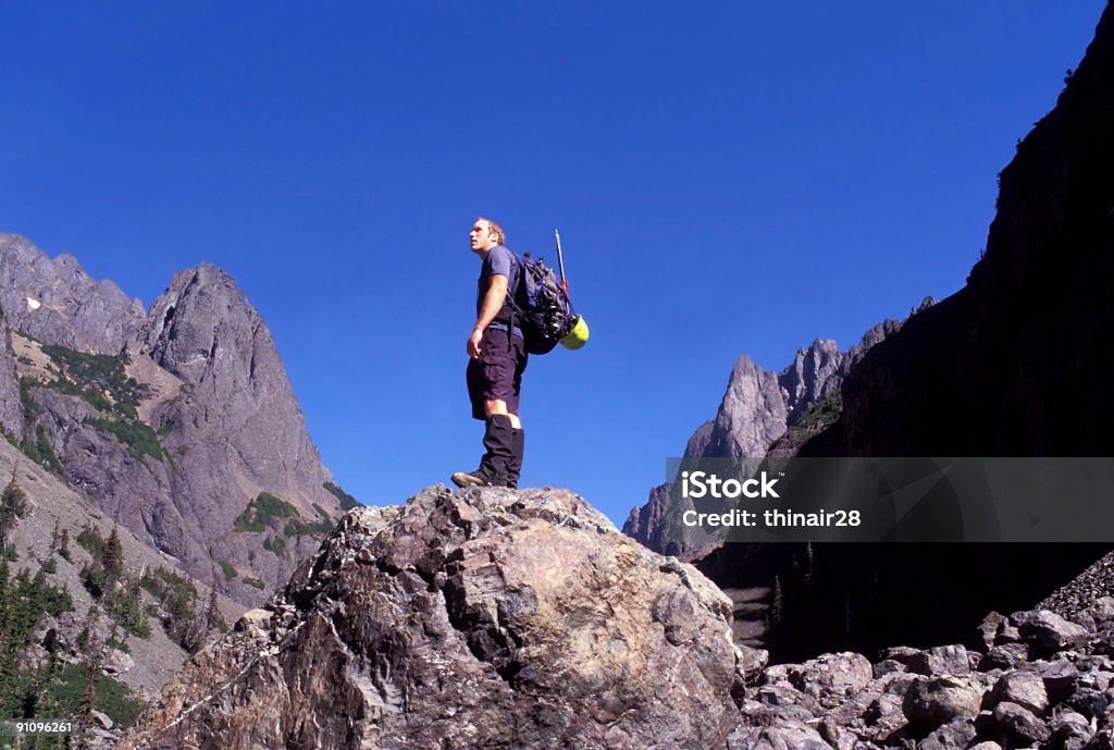 En busca de aventuras - Foto de stock de Escalada en roca libre de derechos