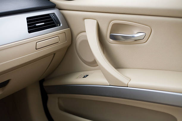 nuevo interior del coche - car car door door handle fotografías e imágenes de stock