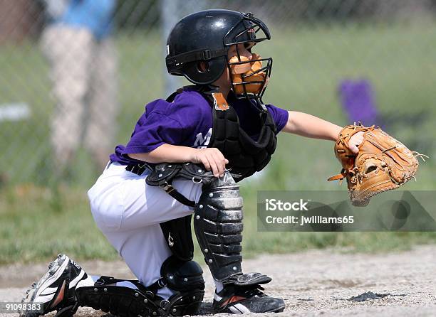 Baseballfänger Fangen Ball Stockfoto und mehr Bilder von Baseballmannschaft - Baseballmannschaft, Baseball, Baseballhandschuh