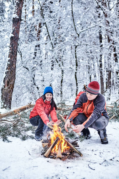 istock Tourists on a halt in the winter forest 910984020