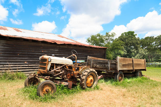 istock Old Farm Tractor by Shed 910987198