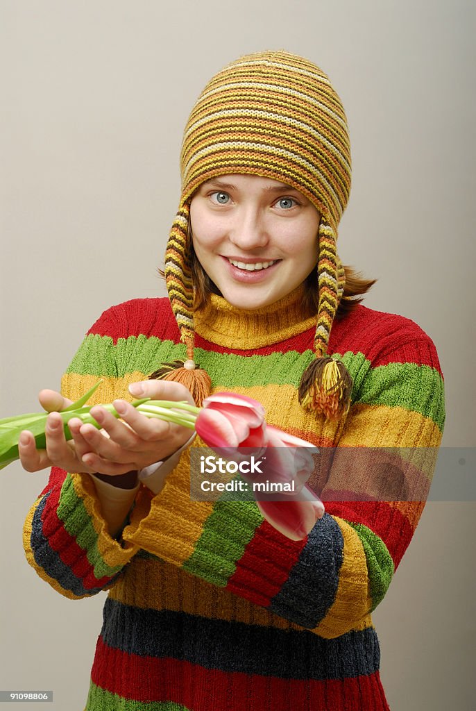 Mädchen hält Tulpen - Lizenzfrei Attraktive Frau Stock-Foto