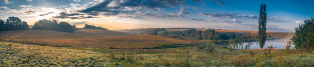 istock Spring morning foggy landscape 910988178