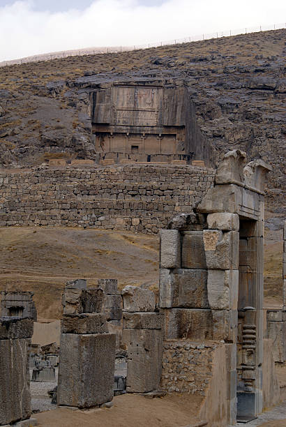 ruínas e tumba real - gateway of xerxes - fotografias e filmes do acervo