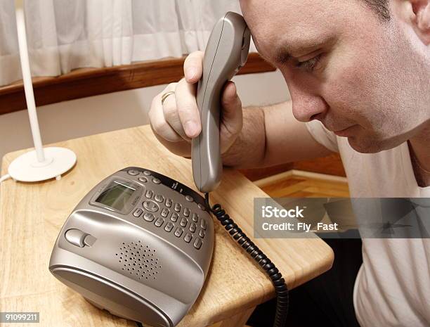 Malas Noticias En El Teléfono Foto de stock y más banco de imágenes de Angustiado - Angustiado, Teléfono con cable, 25-29 años