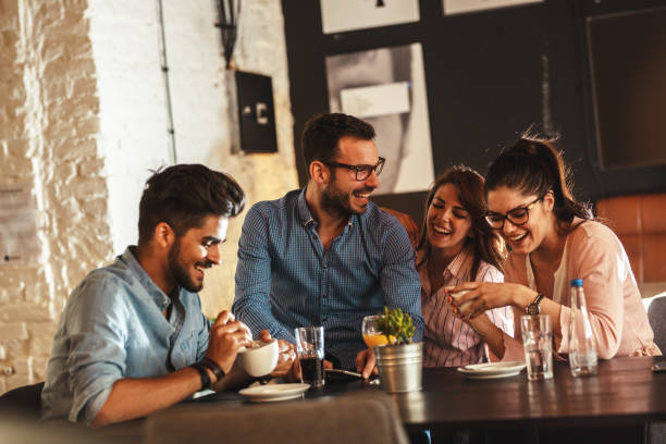 istock Group of friends sitting at the cafe and relaxing 910999708