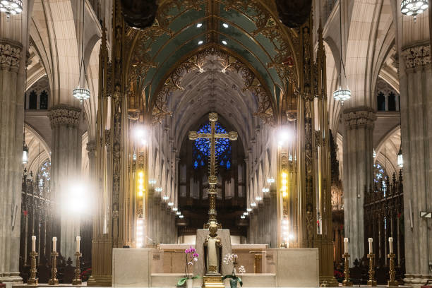 istock church interior in new york. 911001038