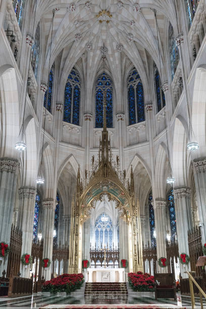 istock church interior in new york. 911003952