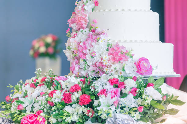istock White wedding cake with flowers 911003970