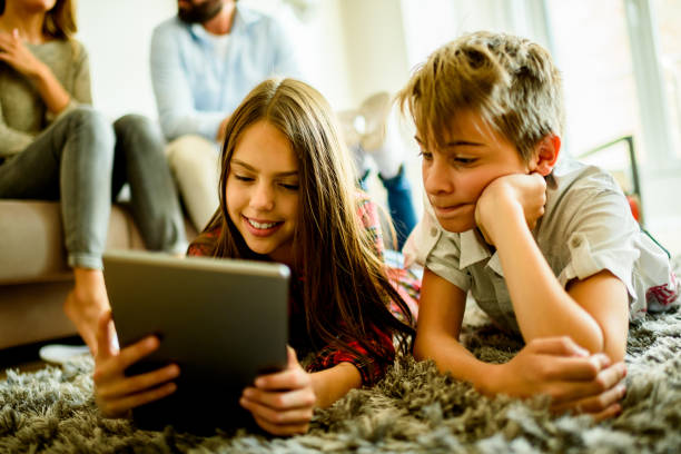 istock Family at home 911006280