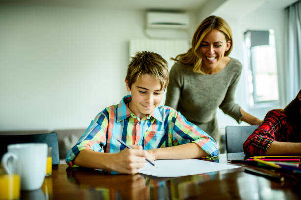 istock Mother and children 911006350