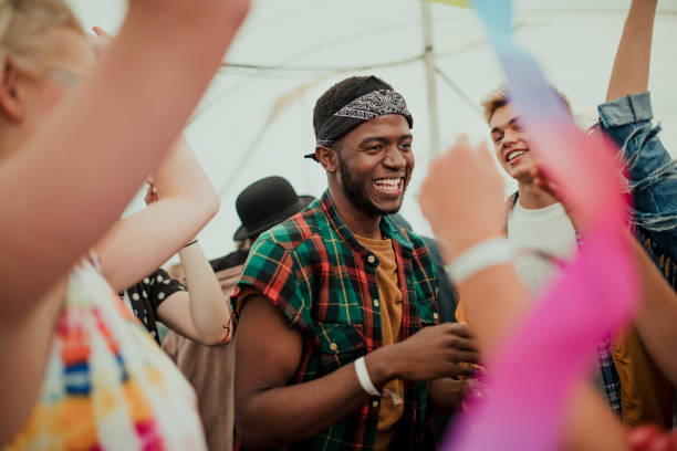 istock Dancing at a Music Festival 911015502