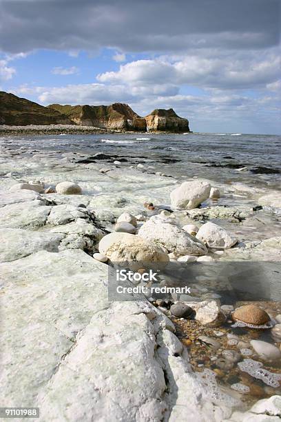 Calcário Costa Da Branco Puro - Fotografias de stock e mais imagens de Ao Ar Livre - Ao Ar Livre, Areia, Azul