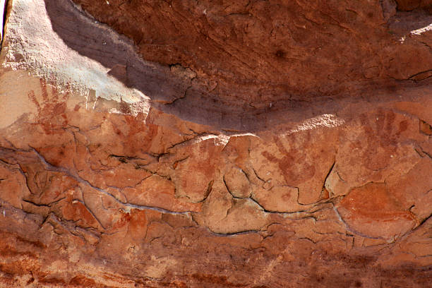 nevada native american samiec 1 - cave painting prehistoric art north american tribal culture nevada zdjęcia i obrazy z banku zdjęć