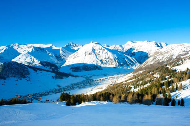 istock Beautiful winter sunny landscape 911034440