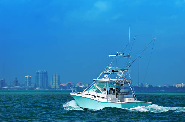 barco a motor em miami - ryan moore imagens e fotografias de stock