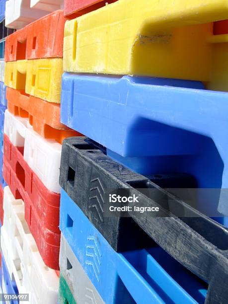 Farbige Stauraum Boxen In Einem Winkel Stockfoto und mehr Bilder von Behälter - Behälter, Blau, Bunt - Farbton